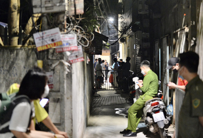 Can canh phong toa ngo pho trong dem vi co ca duong tinh SARS-CoV-2