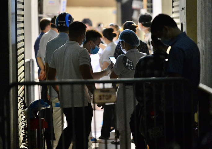 Can canh phong toa ngo pho trong dem vi co ca duong tinh SARS-CoV-2-Hinh-3