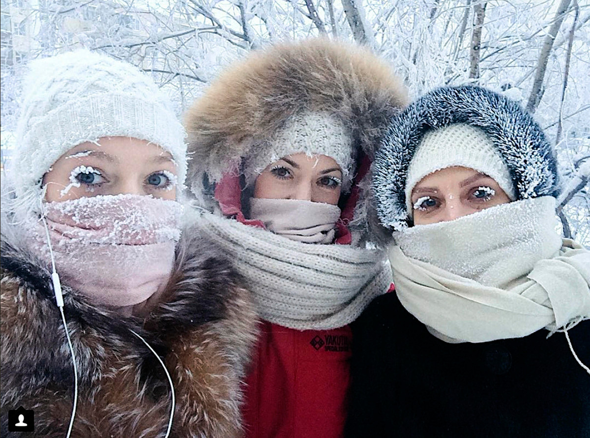 Bên trong ngôi làng Oymyakon có một vài cửa hàng bán thực phẩm, đồ uống giúp giữ ấm cơ thể.