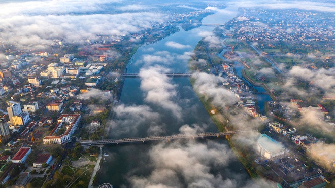 Toàn TP Huế hiện có 27 phường, không có xã. Tuy nhiên, ngày 27/4, Ủy ban Thường vụ Quốc hội đã thông qua Nghị quyết điều chỉnh địa giới để mở rộng thành phố Huế và sắp xếp, thành lập các phường thuộc thành phố Huế, tỉnh Thừa Thiên - Huế. Nghị quyết có hiệu lực thi hành kể từ ngày 1/7, theo đó TP Huế mở rộng sẽ có 29 phường và 7 xã. Ảnh: Lê Huy Hoàng Hải.