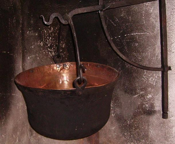 Châu Âu có nhiều giai thoại về các vị thần. Trong số này, nhiều người ấn tượng bởi khả năng phi thường của chiếc nồi do thần Dyrnwch sở hữu.