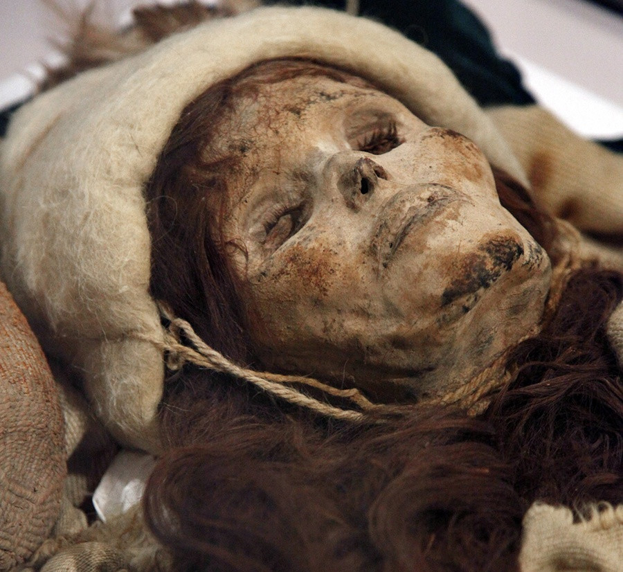 Để giải mã bí ẩn này, các chuyên gia tiến hành kiểm tra ADN và phát hiện "công chúa" Xiaohe sở hữu bộ gene di truyền lai giữa người phương Đông và phương Tây.