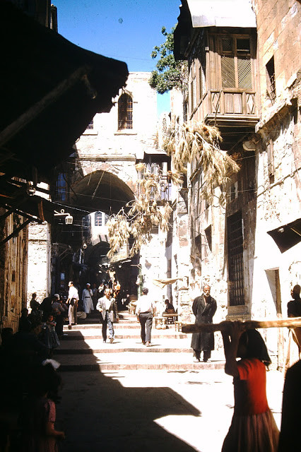 Khung cảnh nhộn nhịp tại một con ngõ ở Jerusalem.