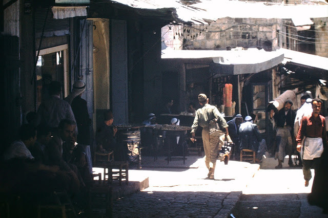 Các nhiếp ảnh gia đã chụp được loạt ảnh nhằm lưu giữ những khoảnh khắc khó quên về vùng đất thánh Jerusalem nổi tiếng thế giới trong những năm 1950.