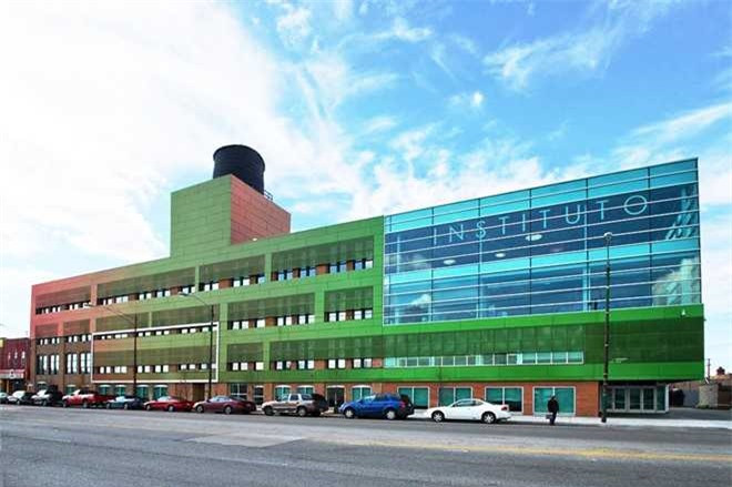 Học viện Khoa học Y tếInstituto được xây dựng trong một nhà kho cũ ở thành phố Chicago, Illinois. Trường chỉ có 180 học sinh và chú trọng giảng dạy các môn Khoa học, Công nghệ, tiếng Anh, Toán. Ảnh: JGMA.