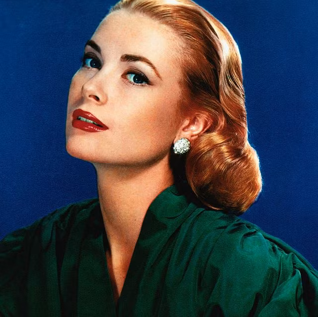 Tất cả chỉ là giả thuyết. Đến nay, những hoài nghi về cái chết của Công nương Grace Kelly vẫn là bí ẩn khó giải. Nhiều người không khỏi cảm thấy đau buồn cho cái chết bi thương của bà.