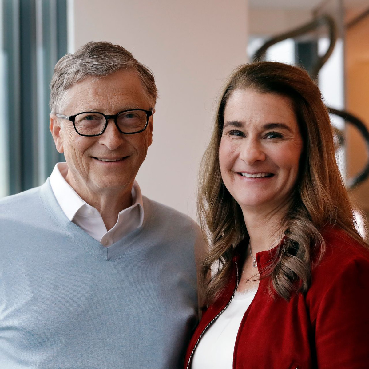 Về cuộc sống gia đình, trước khi ly hôn, Bill Gates và Jeff Bezos đều được biết đến là người chồng mà hàng triệu người ngưỡng mộ. Không chỉ giỏi kiếm tiền, họ đều biết cách phân bổ thời gian để dành cho gia đình. chăm sóc vợ con và làm công việc nhà.