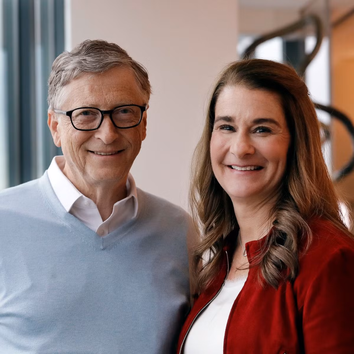Về cuộc sống gia đình, trước khi ly hôn, Bill Gates và Jeff Bezos đều được biết đến là người chồng mà hàng triệu người ngưỡng mộ. Không chỉ giỏi kiếm tiền, họ đều biết cách phân bổ thời gian để dành cho gia đình. chăm sóc vợ con và làm công việc nhà.