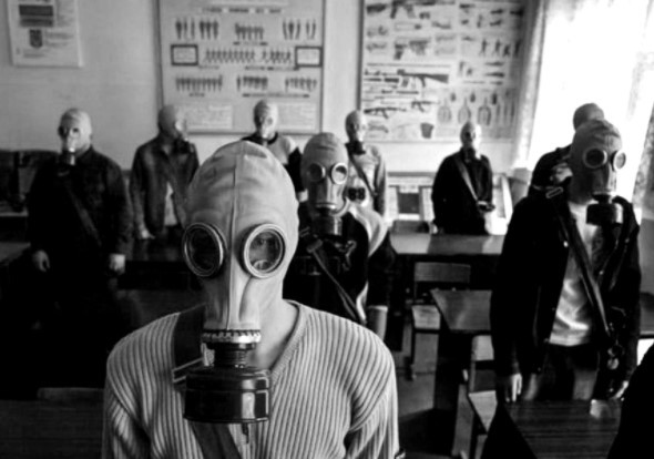 Một thời gian sau, ảnh hưởng của vụ phun trào núi lửa không còn đe dọa đến sức khỏe của dân trên đảo. Vì vậy, người dân trở lại cuộc sống bình thường mà không cần mang theo mặt nạ khí gas.