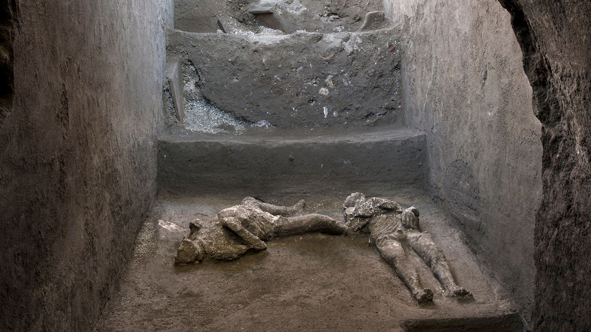 Vào thời điểm núi lửa Vesuvius "thức giấc", dung nham núi lửa chảy cuồn cuồn tạo ra sức nóng ít nhất 300 độ C. Hậu quả là người dân thiệt mạng ngay lập tức.