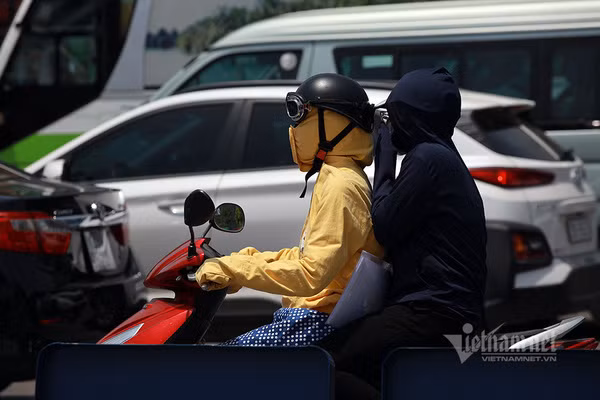 Du bao thoi tiet 4/5: Mien Bac ngay nang nong, dem mua giong