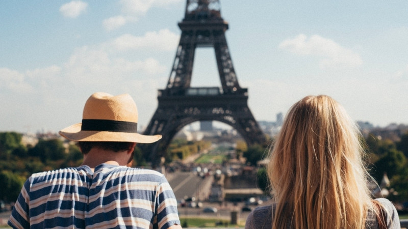 Một vài chuyên gia đưa ra nhận định người mắc hội chứng Paris có thể xảy ra sau khi có chuyến bay dài, lệch múi giờ hay làm việc quá sức, căng thẳng... Những điều này khiến họ có nguy cơ cao mắc hội chứng bí ẩn khi đến Paris.