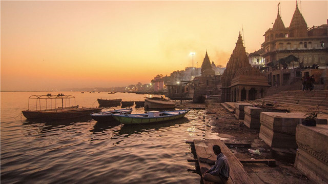 Do đó, ngoài chương trình Namami Gange, giới chức trách kêu gọi người dân cùng nỗ lực cứu sông Hằng bằng cách không xả rác, nước thải... xuống con sông linh thiêng. Khi mọi người đồng lòng, góp sức thì việc làm sạch sông Hằng là điều hoàn toàn có thể.