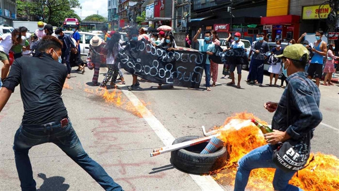 Danh bom thu tai Myanmar, 5 nguoi thiet mang