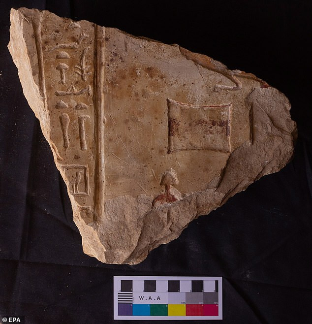 Không chỉ hài cốt con người, các nhà khảo cổ còn tìm thấy xương động vật, đồ gốm, những mảnh vỡ từ đồ đạc dùng khi còn sống của người chết và các đồ vật dùng cho nghi lễ mai táng.