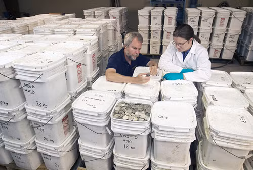 OME cho biết rằng, kho báu cực giá trị trên được tìm thấy tại khu vực có nhiều tàu đắm. Việc xác định danh tính của con tàu cần thời gian để điều tra.