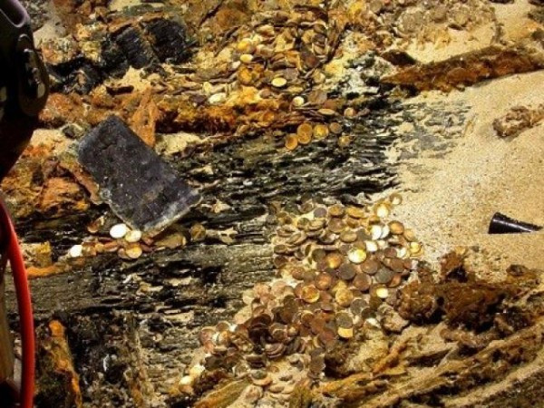 Ngay sau khi thông tin được công bố, nhiều chuyên gia cho rằng, kho báu được OME trục vớt đến từ con tàu Merchant Royal của Anh. Con tàu này bị chìm vào ngày 23/9/1641 khi đang trên đường từ Cadiz trở về London.