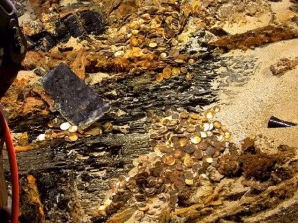 Ngay sau khi thông tin được công bố, nhiều chuyên gia cho rằng, kho báu được OME trục vớt đến từ con tàu Merchant Royal của Anh. Con tàu này bị chìm vào ngày 23/9/1641 khi đang trên đường từ Cadiz trở về London.