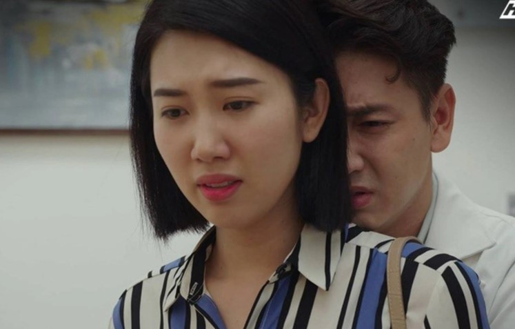 Nhìn chung, trang phục của Thúy Ngân trong Cây táo nở hoa khá đơn giản, đơn điệu. Trước đây, nữ diễn viên để lại dấu ấn với các vai diễn trong Gạo nếp gạo tẻ, Gạo nếp gạo tẻ 2 và Hải Đường trong gió. Đây đều là những kiểu nhân vật nữ lệch chuẩn. Vào vai Châu, Thúy Ngân có sự thay đổi khi thể hiện cô gái thục nữ, ưu tú trong gia đình.