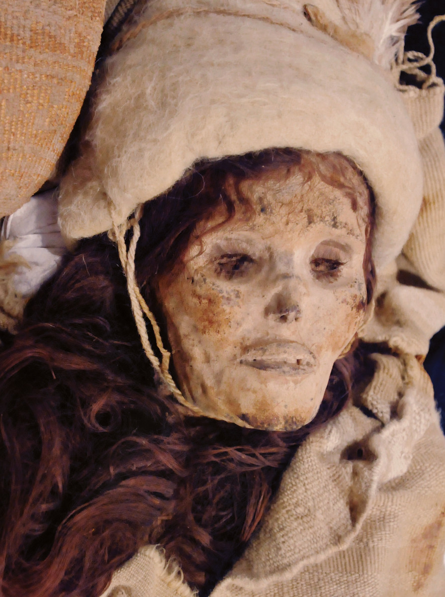 Nghĩa trang Xiaohe tại sa mạc Taklamakan ở Tây Bắc Trung Quốc là một địa điểm khảo cổ nổi tiếng thế giới. Các nhà khảo cổ đã có những phát hiện quan trọng tại đây. Trong số này, nổi bật là xác ướp mỹ nữ 4.000 tuổi.