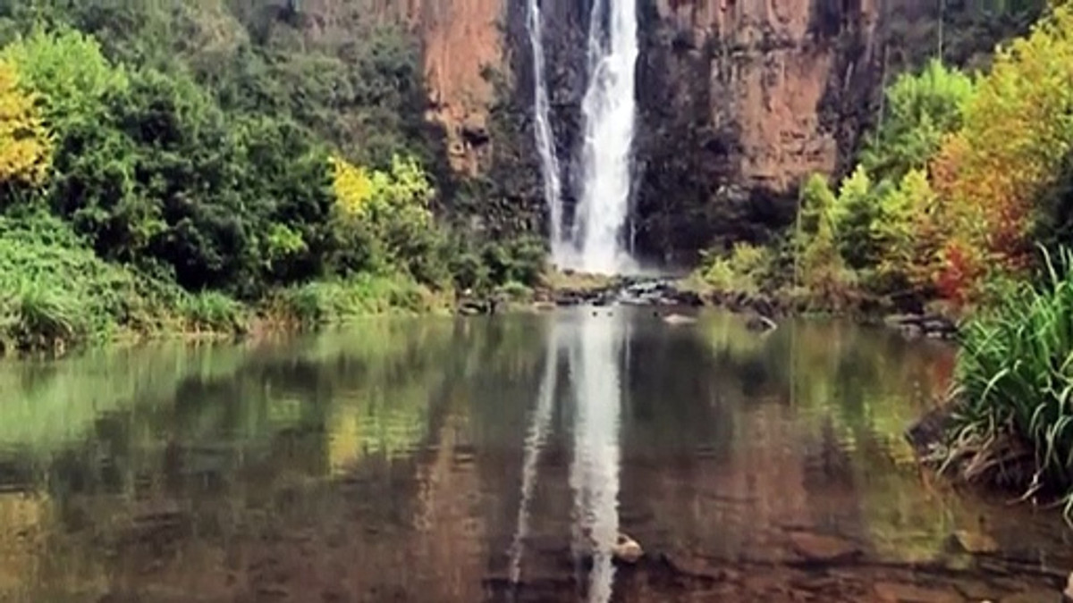 Một vài giai thoại còn kể rằng, mỗi năm một lần, quái vật Inkanyamba biến thành một cơn lốc xoáy đi các khu vực lân cận để tìm kiếm bạn đời.