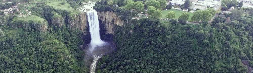 Người dân làm như vậy nhằm cầu xin quái vật bí ẩn đó không gây ra những cơn bão tồi tệ làm ảnh hưởng đến cuộc sống của dân làng.