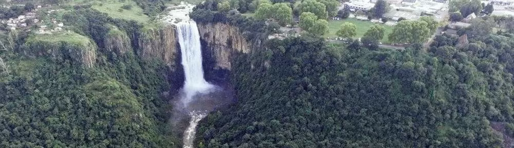 Người dân làm như vậy nhằm cầu xin quái vật bí ẩn đó không gây ra những cơn bão tồi tệ làm ảnh hưởng đến cuộc sống của dân làng.