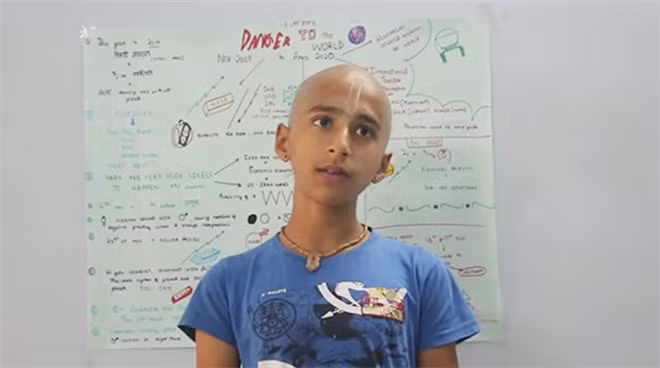 "Thần đồng" tiên tri Ấn Độ Abhigya nhận định dù hiện nay đã có một số biện pháp điều trị cho bệnh nhân mắc COVID-19 nhưng vẫn chưa đạt hiệu quả để đẩy lùi dịch bệnh này.