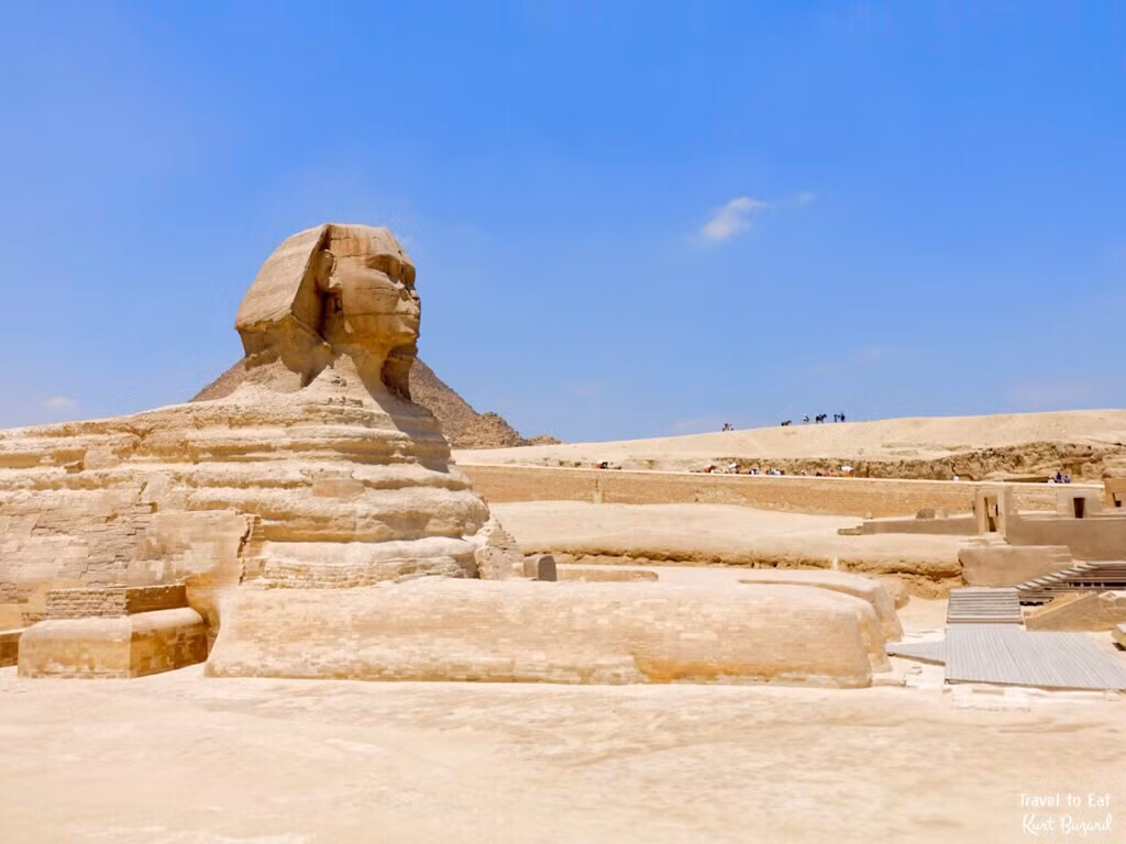 Một giai thoại khác kể rằng, sinh vật bí ẩn này tự ăn thịt mình sau khi Oedipus giải đố thành công.