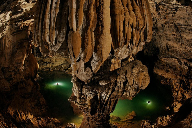 Hệ thống hang động Tú Làn thuộc địa phận huyện Minh Hóa, cách Vườn quốc gia Phong Nha - Kẻ Bàng khoảng 70 km về phía bắc. Nơi đây có hang Hung Ton, hang Tú Làn, hang Ken, hang Sơng, hang Ươi... có giá trị về mặt địa hình, địa mạo, lịch sử kiến tạo, mang vẻ đẹp thiên nhiên độc đáo. Ảnh: Carsten Peter.