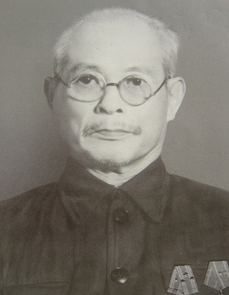 10. Đồng chí Bùi Bằng Đoàn Đồng chí Bùi Bằng Đoàn (19/9/1889 - 1955) quê ở làng Liên Bạt, huyện Ứng Hòa, Hà Đông (nay thuộc Hà Nội). Ông từng là Thượng thư triều Nguyễn, Trưởng ban Thanh tra đặc biệt của Chính phủ Việt Nam Dân chủ Cộng hòa, Trưởng ban Thường trực Quốc hội Việt Nam Dân chủ Cộng hòa khóa 1 tương đương Chủ tịch Quốc hội Việt Nam (9/11/1946 - 19/9/1955).