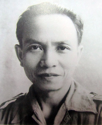 8. Đồng chí Trường Chinh Đồng chí Trường Chinh tên thật là Đặng Xuân Khu (9/2/1907 - 30/9/1988). Ông quê ở xã Xuân Hồng, huyện Xuân Trường, tỉnh Nam Định. Ông từng là Ủy viên Bộ Chính trị; Ủy viên Ban Chấp hành Trung ương Đảng; Tổng Bí thư Ban Chấp hành Trung ương; Phó Thủ tướng Chính phủ kiêm Chủ nhiệm Ủy ban Khoa học Nhà nước; Tổng Bí thư của Đảng; Chủ tịch Hội đồng Nhà nước; Chủ tịch Quốc hội Việt Nam(7/1960 - 7/1981); Phó Trưởng ban soạn thảo Cương lĩnh và Chiến lược kinh tế kiêm Trưởng Tiểu ban soạn thảo Cương lĩnh của Đảng.