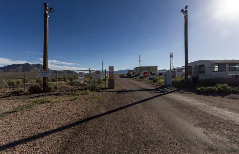 Khu vực 51 là căn cứ của Không quân Mỹ ở Nevada gắn liền với nhiều thuyết âm mưu từ những câu chuyện về người ngoài hành tinh cho tới các vụ thử vũ khí. Tuy nhiên, chính xác quân đội Mỹ đã làm gì ở sa mạc này đến nay vẫn là một bí ẩn.