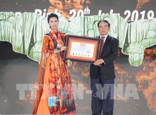 Sự kiện này khẳng định lần nữa, Động Thiên Đường thực sự là một điểm đến du kịch hấp dẫn không chỉ đối với trong nước mà còn cả khu vực và thế giới. Ảnh: Võ Dung-TTXVN