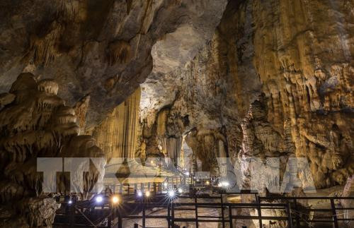 Động Thiên Đường được chia làm nhiều khoang, khoang rộng nhất có chiều rộng lên đến 150 mét, chiều cao 100 mét. Ảnh: TTXVN phát