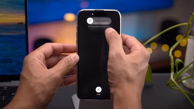 Việc chạm, vuốt gặp trục trặc cũng như nhắn tin thì chữ nhảy loạn xạ khiến người dùng phát cáu. Các trang kỹ thuật khuyến cáo để khắc phục tạm thời, người dùng nên khởi động lại máy.