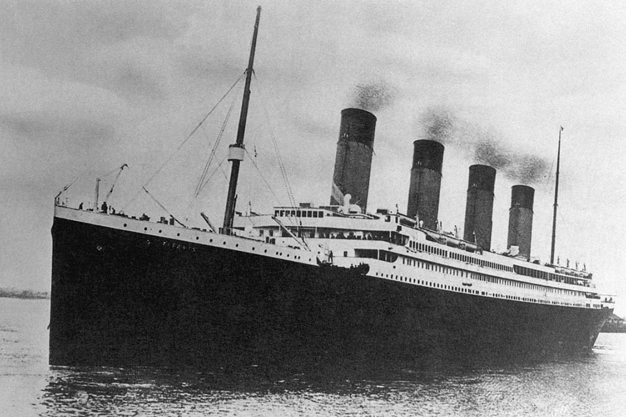 Với vụ đắm tàu Titanic vào sáng sớm 15/4/1912, con tàu đâm phải một tảng băng trôi, dẫn đến 1.500 người thiệt mạng. Con số đó có thể thấp hơn nhiều nếu có đủ xuồng cứu sinh.