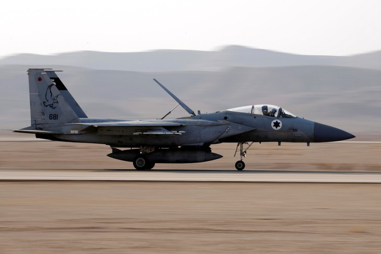 Còn theo Al Masdar News, việc Nga cung cấp cho không quân Syria một số máy bay chiến đấu MiG-29 là lý do dẫn tới cuộc tấn công trong đêm của Israel vào một sân bay quân sự ở tỉnh Hama.