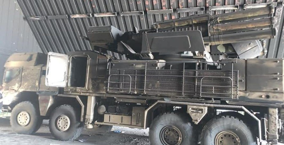 Hơn nữa hình ảnh vệ tinh được đăng tải trước đó cho thấy vị trí tại sân bay Tripoli có một số tổ hợp phòng không 2K12 Kvadrat đã bị bỏ lại, do vậy việc chúng bị phía Chính phủ Hiệp định Quốc gia Libya GNA bắt giữ là điều không gây ngạc nhiên.