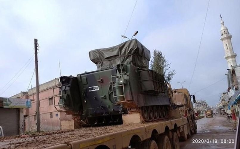 Tổ hợp phòng không này do binh lính Ankara vận hành nhằm hỗ trợ cho phiến quân nổi dậy, thông tin ban đầu cho biết đó là hệ thống M113 Atilgan tầm ngắn từng được nhìn thấy di chuyển từ biên giới Thổ Nhĩ Kỳ vào trong đất Syria.