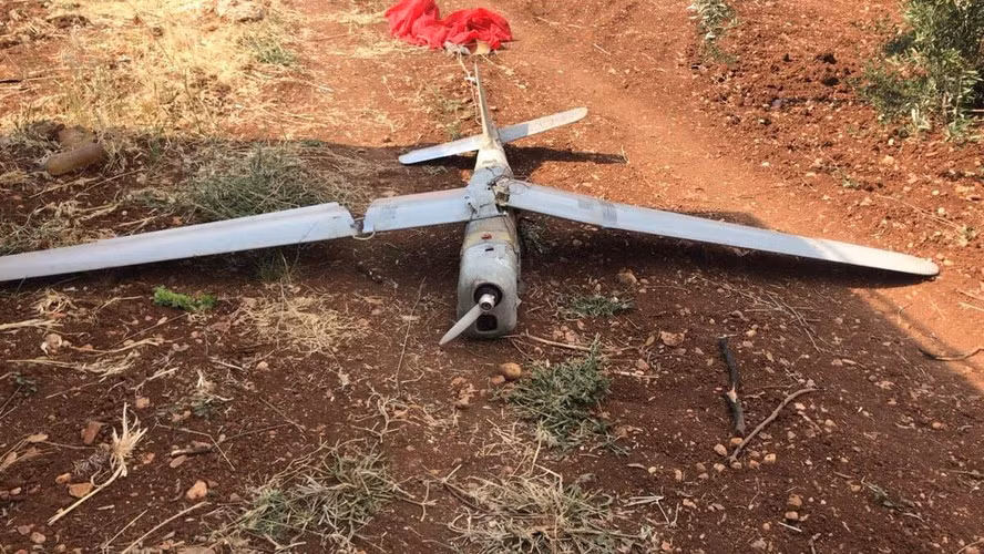 "Vào ngày 2/6/2020, quân đội chính phủ Syria đã công bố một thông cáo quân sự, trong đó chỉ rõ 2 máy bay không người lái của không quân Nga đã bị bắn hạ ở địa bàn các tỉnh Hama và Idlib".