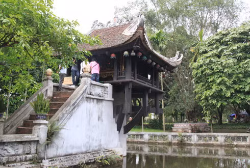 Chùa Một cột (Hà Nội) cũng là nơi thu hút du khách dịp tết đến xuân về.