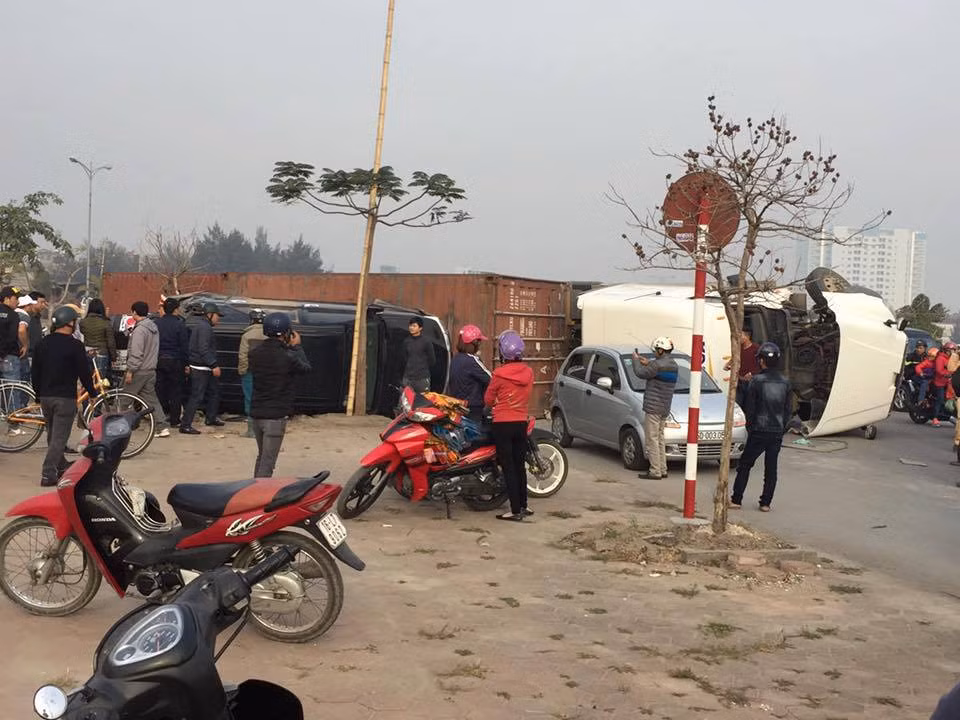 Khiep so vong xuyen quat do hang loat xe container o Hai Phong-Hinh-2