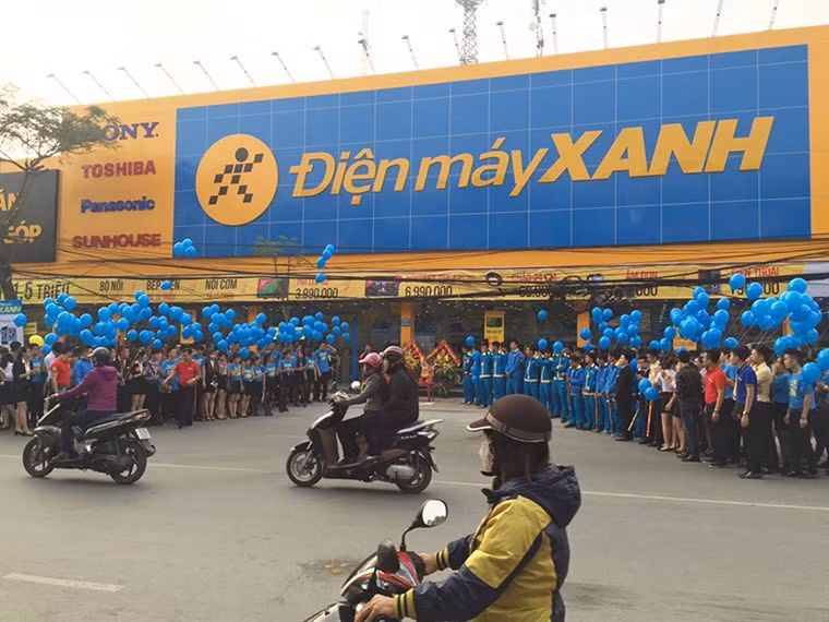 Khởi nghiệp cùng cộng sự từ một cửa hàng điện thoại, hơn một thập kỷ sau, Nguyễn Đức Tài, Chủ tịch HĐQT Thế giới Di Động lọt vào Top 4 những người giàu nhất sàn chứng khoán Việt. Ông chủ MWG đã có những bước đi bài bản mở rộng kinh doanh từ Thế Giới Di Động, Điện máy Xanh, Bách hóa Xanh, sắp tới là trang thương mại điện tử. Chưa dừng lại ở những thành công đã đạt được, ông chủ “Thế giới di động” cho biết, đến năm 2020, MWG sẽ trở thành tập đoàn bán lẻ đa ngành lớn nhất Việt Nam, xếp số 1 ở lĩnh vực thương mại điện tử và mở rộng thành công sang Lào, Campuchia, Myanmar. Năm 2017, MWG đặt ra mục tiêu chiếm 30% thị phần điện máy và sẽ là đối tác bán lẻ lớn nhất của các thương hiệu có mặt tại Việt Nam. Với những thành công đã đạt được, tham vọng trở thành tập đoàn bán lẻ lớn nhất của Thế Giới Di Động dù là một mục tiêu khó khăn nhưng hứa hẹn sẽ có nhiều cơ hội thành công để thực hiện những tham vọng ấy.