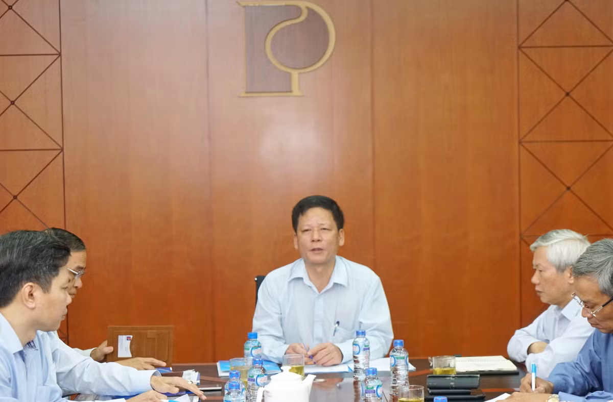 Trong sự thành công của Petrolimex, có nhiều dấu ấn của ông Trần Văn Thịnh - Tổng giám đốc Petrolimex, nhất là trong việc dùng người. Trả lời trong một cuộc phỏng vấn được đăng tải trên Tạp chí Công thương, ông Trần Văn Thịnh luôn nhấn mạnh: “Con người luôn là nền tảng quan trọng nhất cho sự phát triển” trong tổng thể các tiêu chí “xây dựng vững chắc uy tín thương hiệu, lấy con người làm trung tâm chính là chiến lược tồn tại và phát triển lâu dài, bền vững của Petrolimex”. Với bước đệm là những thành công năm 2016, năm 2017, ông Trần Văn Thịnh và Petrolimex sẽ có nhiều điều kiện để phát triển và thành công.