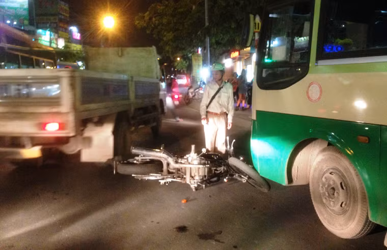 Nhiều vụ va chạm giao thông cũng đã xảy ra do tranh dành đường để thoát khỏi kẹt xe.