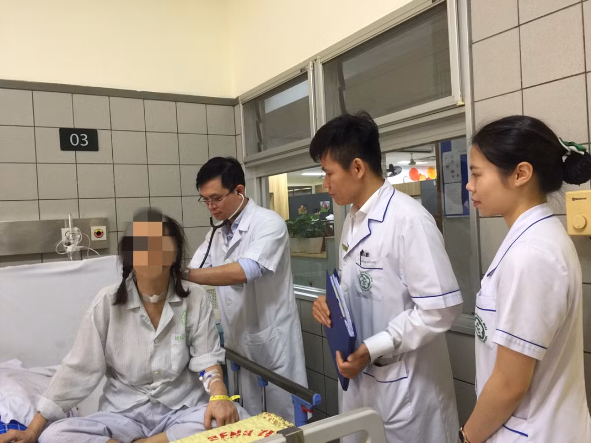 Chủ quan với đau vai gáy, suýt chết vì u xâm lấn tim và phổi Chu quan voi dau vai gay, suyt chet vi u xam lan tim va phoi