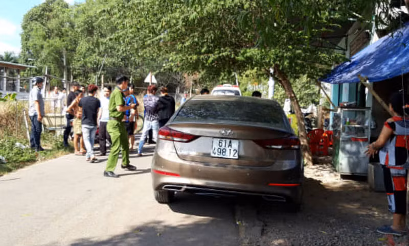 2 nguoi dan ong chet bat thuong trong phong tro cach nhau 50m