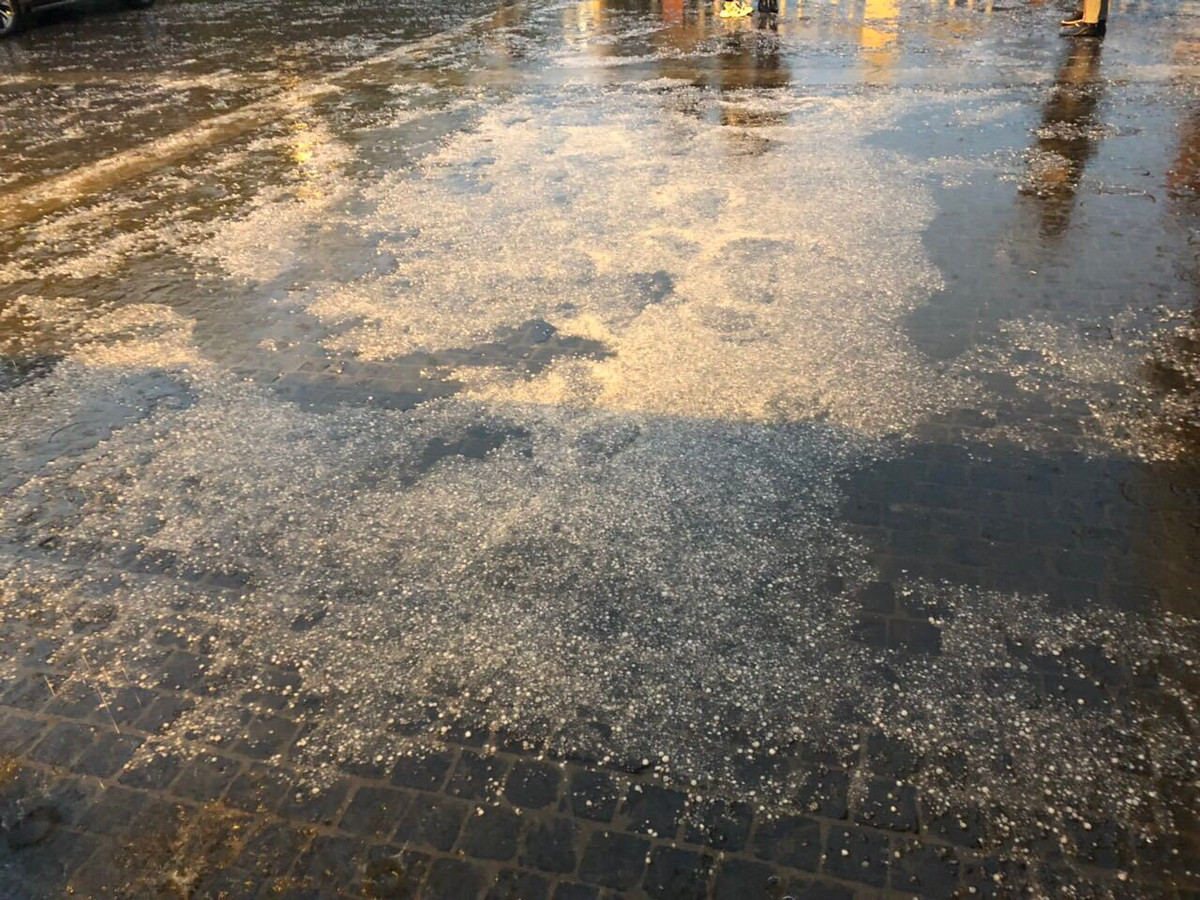 Anh: Mua bang la cha ngo tuyet roi, phu trang duong len dinh Fansipan-Hinh-2