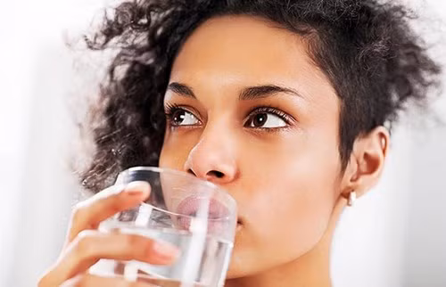 Uống đủ nước. Uống đủ nước.